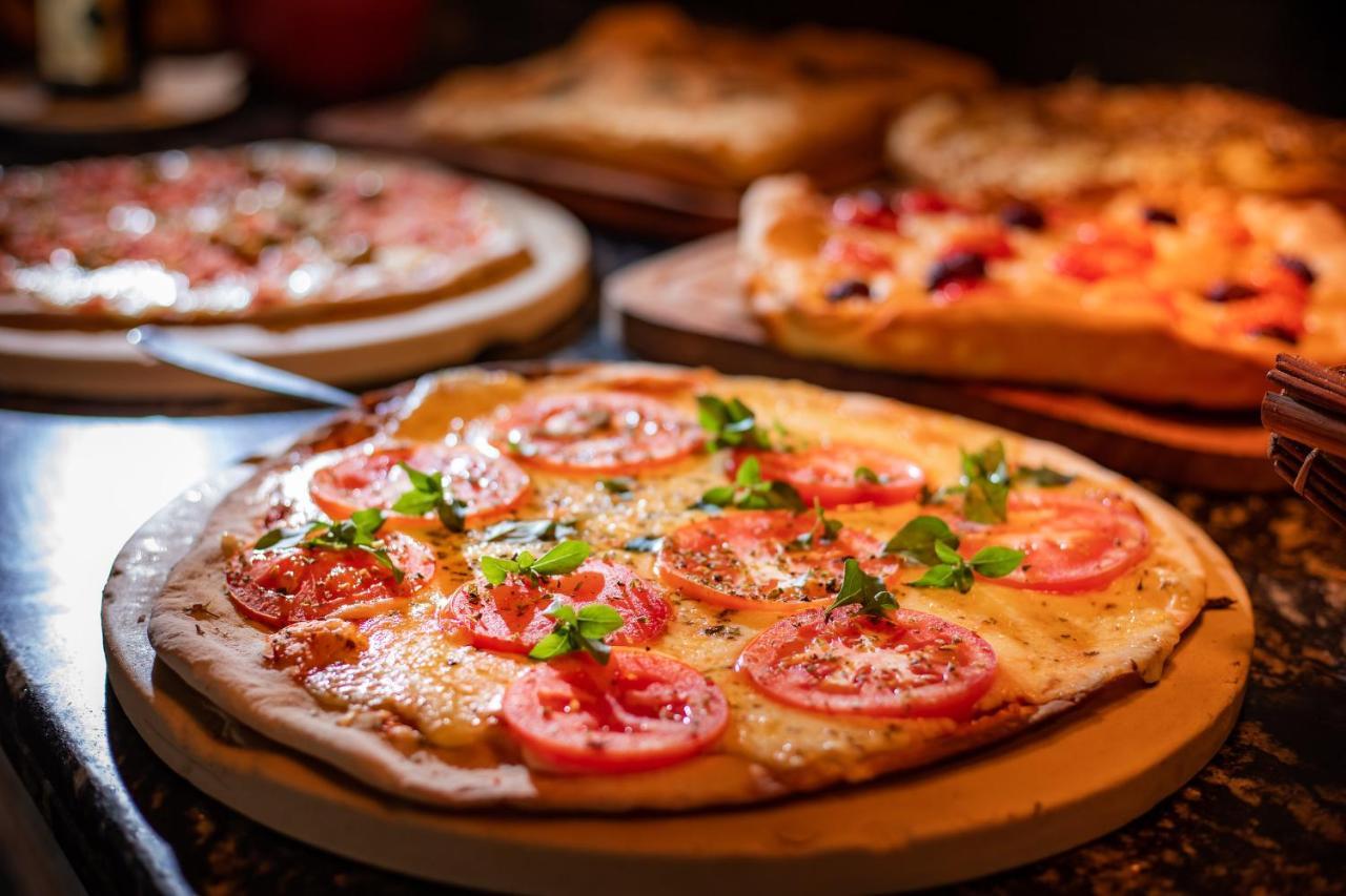 La Torre Resort - Все включено Порту-Сегуру Экстерьер фото Pizza